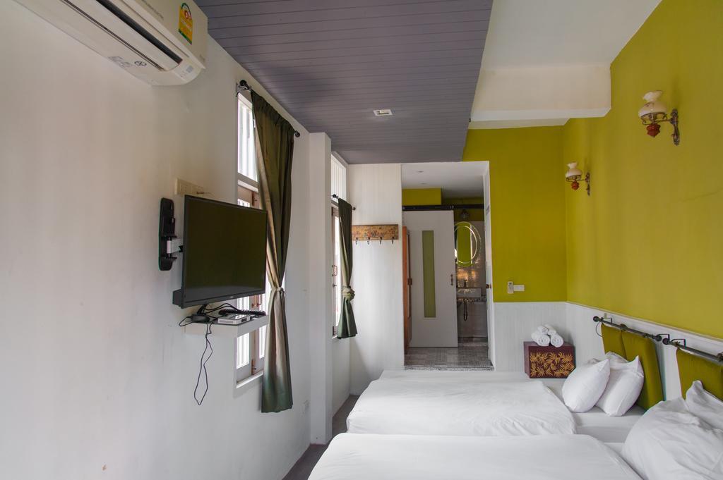 Arom D Hostel Bangkok Exterior photo