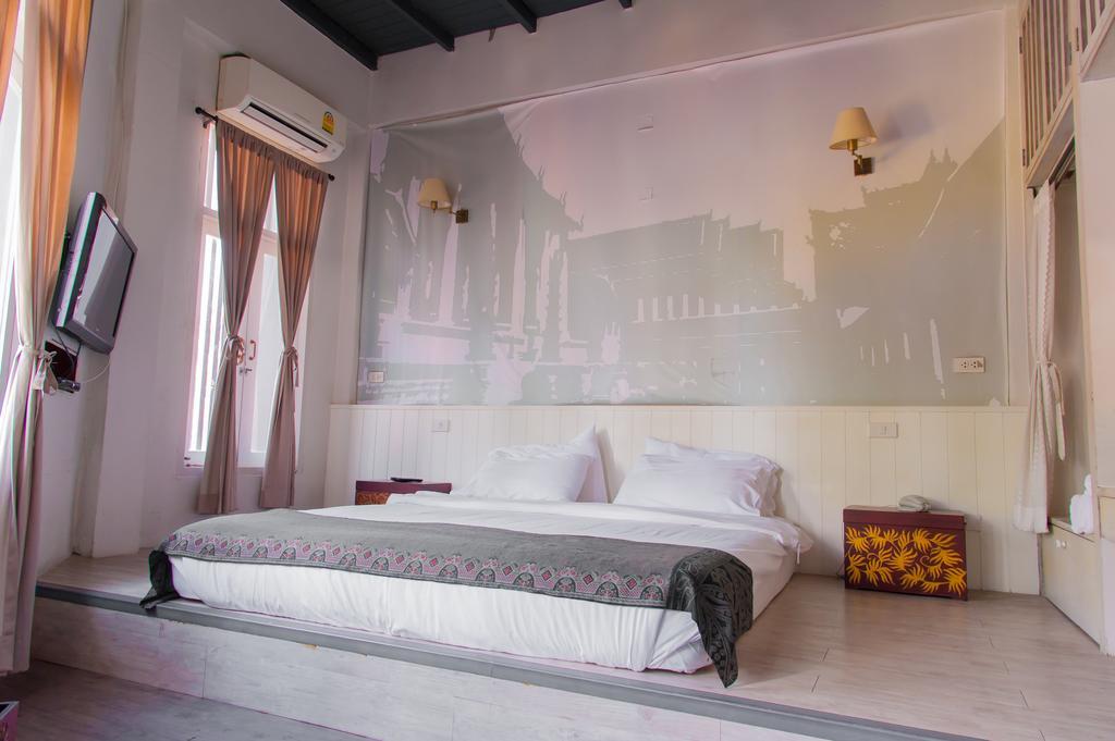 Arom D Hostel Bangkok Exterior photo