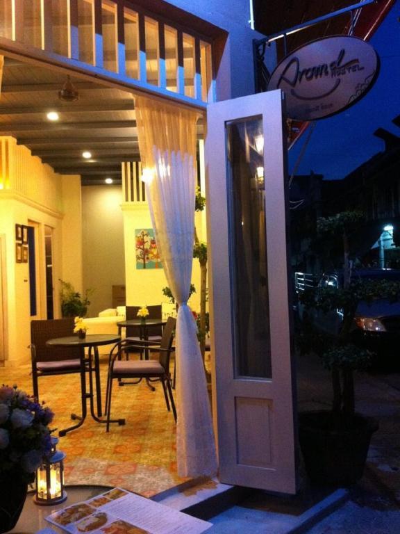 Arom D Hostel Bangkok Exterior photo