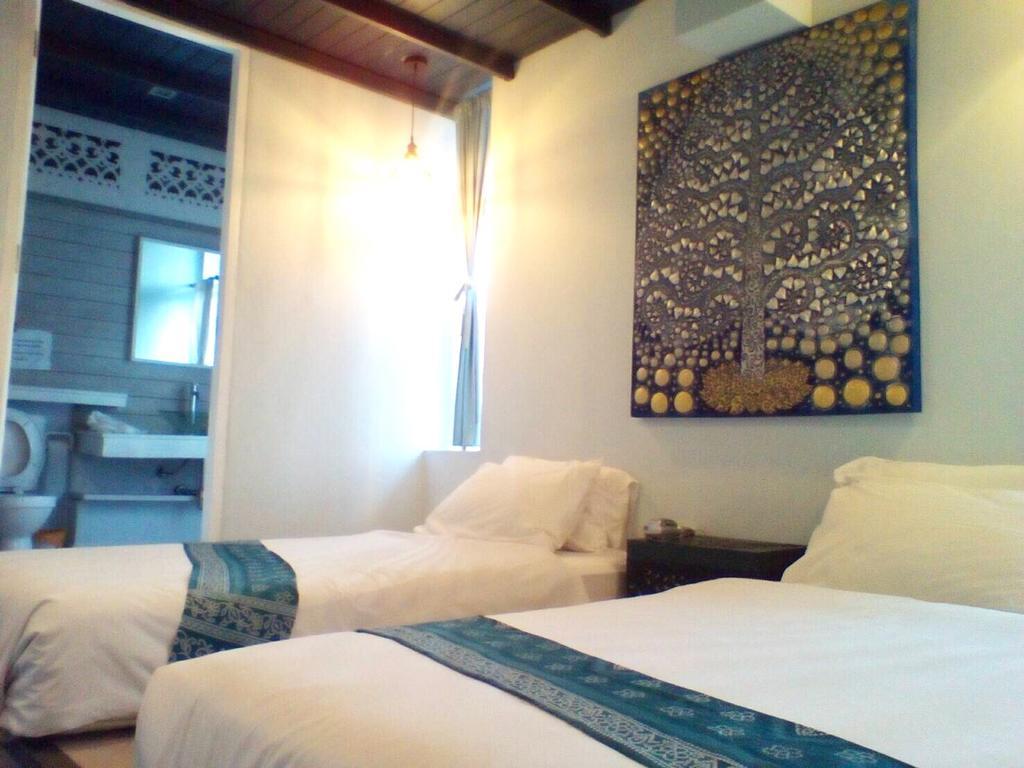 Arom D Hostel Bangkok Exterior photo