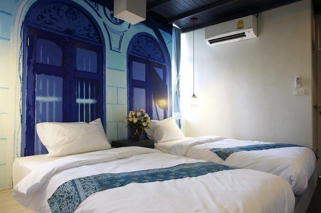Arom D Hostel Bangkok Exterior photo