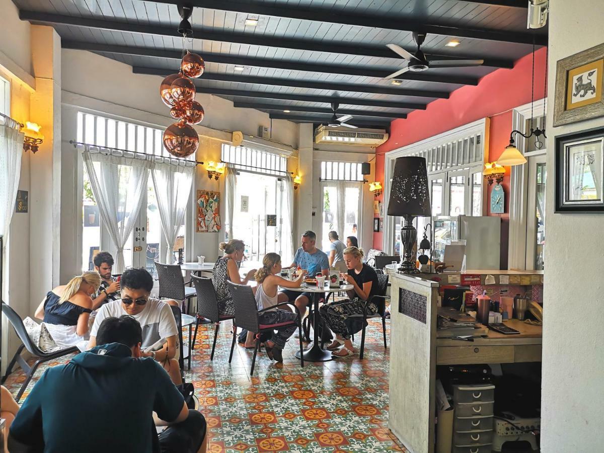 Arom D Hostel Bangkok Exterior photo