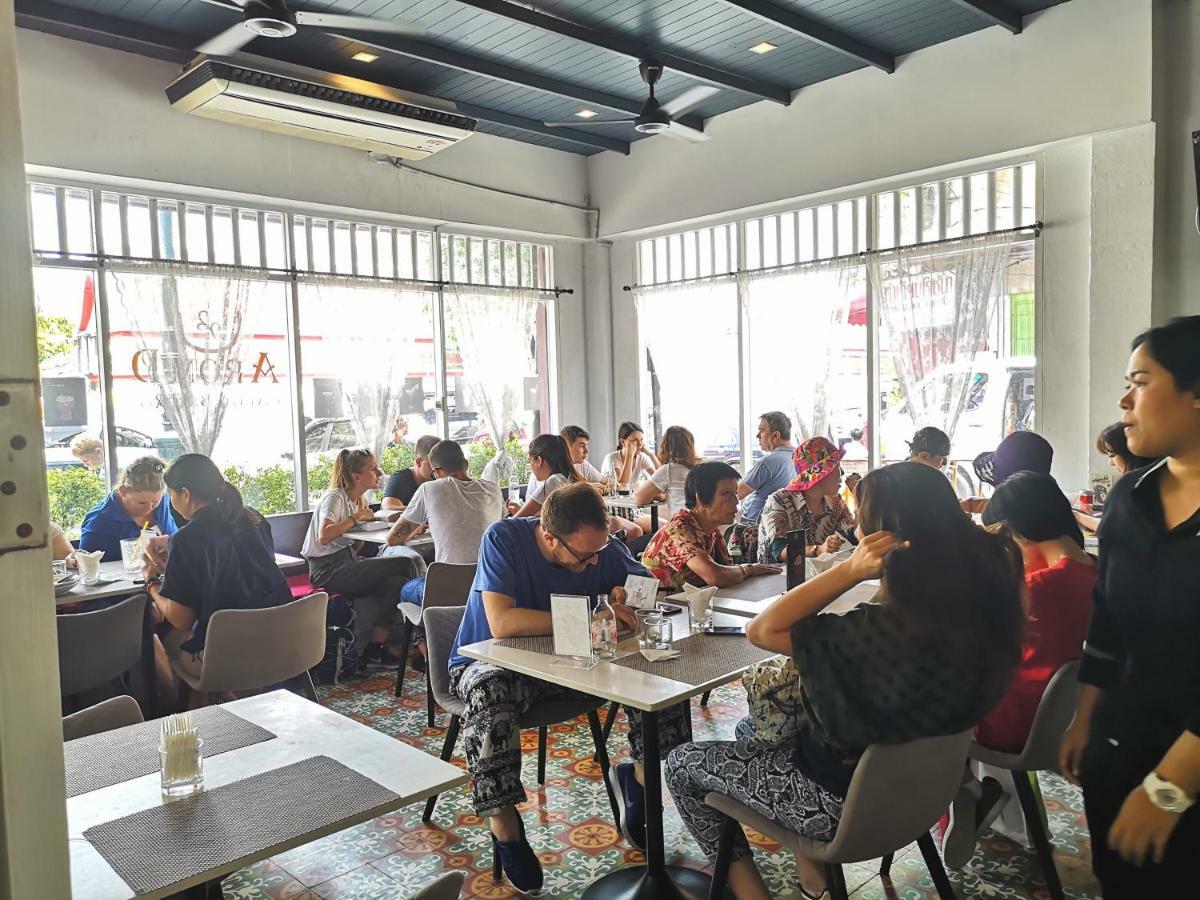 Arom D Hostel Bangkok Exterior photo