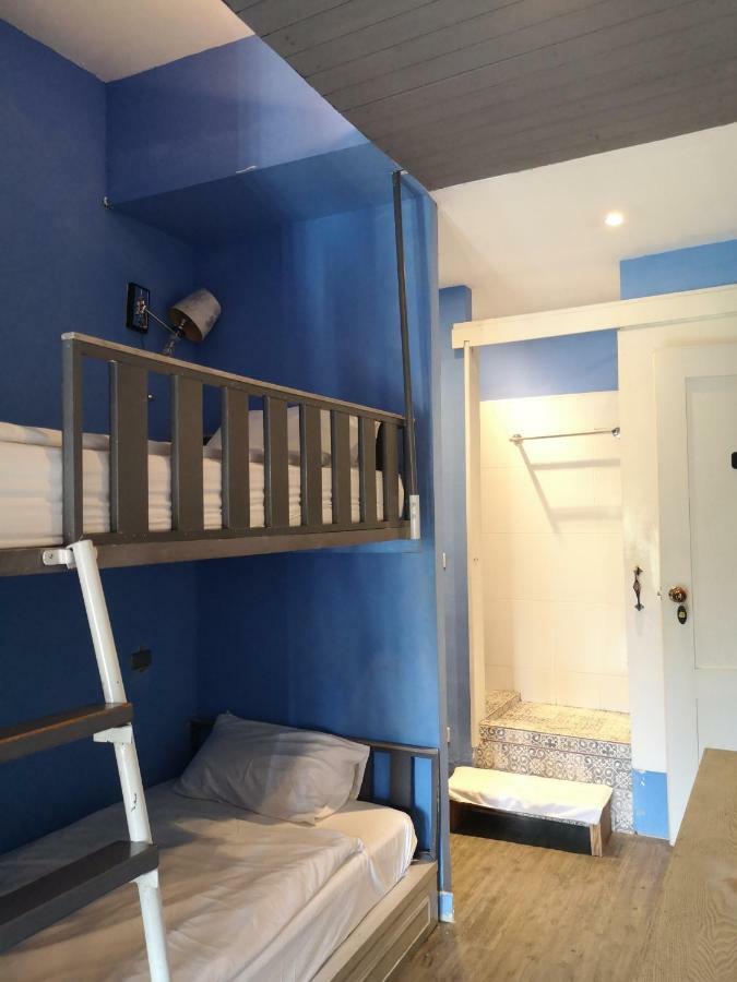 Arom D Hostel Bangkok Exterior photo